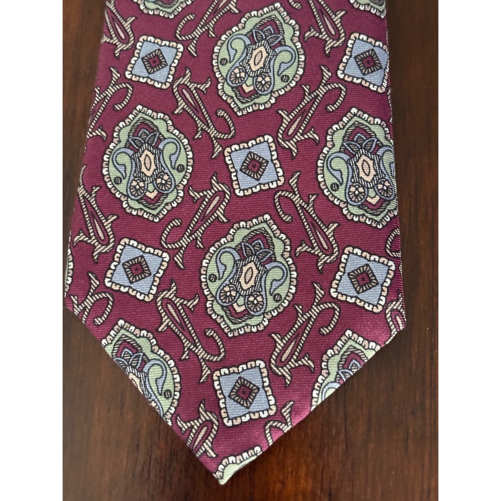 Essex Row Silk Necktie Burgundy Medallion Print Made in USA Men's Vintage 90s